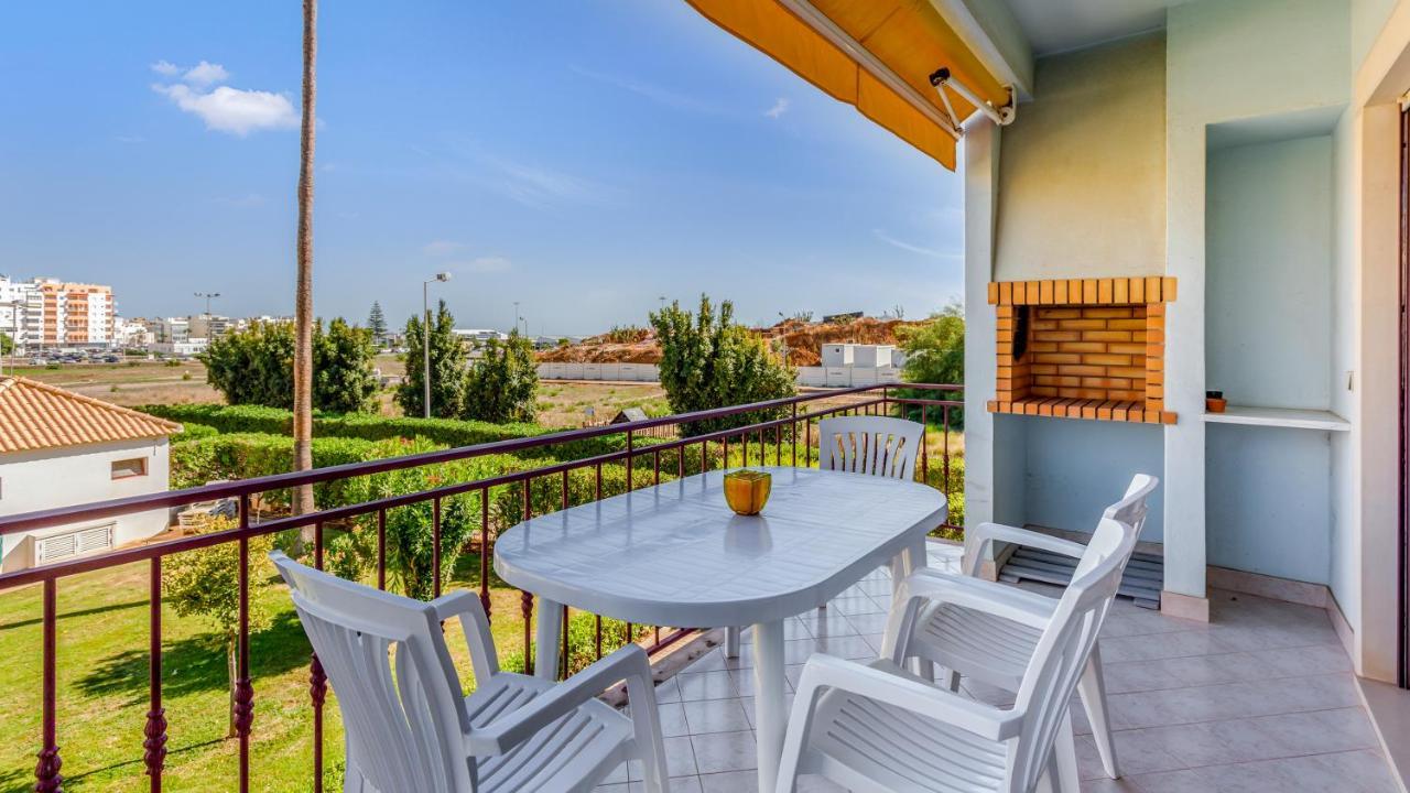 Serene Apartment W/ Balcony And Pool By Lovelystay กัวเตย์รา ภายนอก รูปภาพ