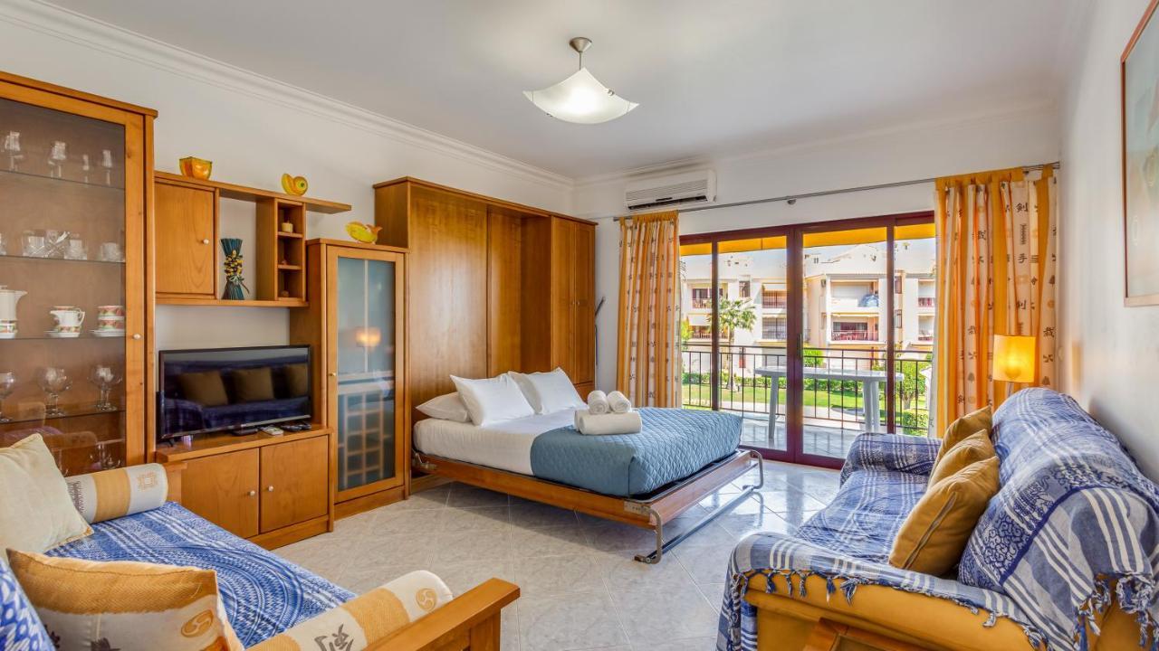 Serene Apartment W/ Balcony And Pool By Lovelystay กัวเตย์รา ภายนอก รูปภาพ